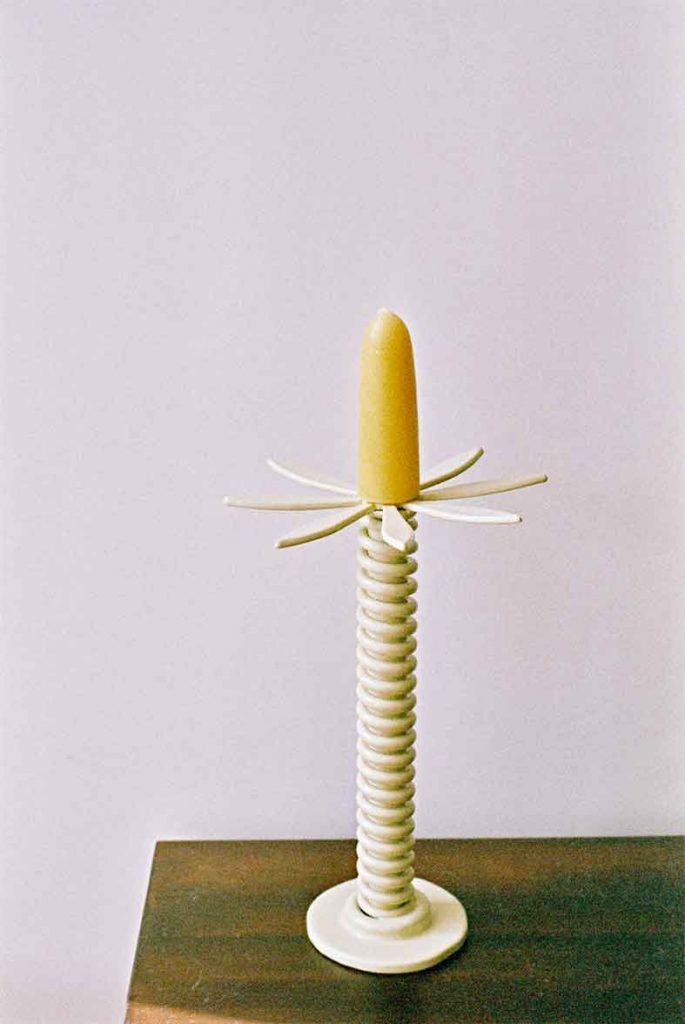 lrnce-objects-candles-lily