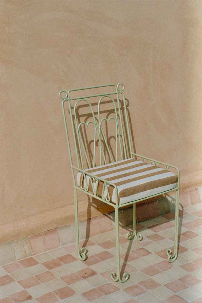 lrnce-objects-chairs-lamour-