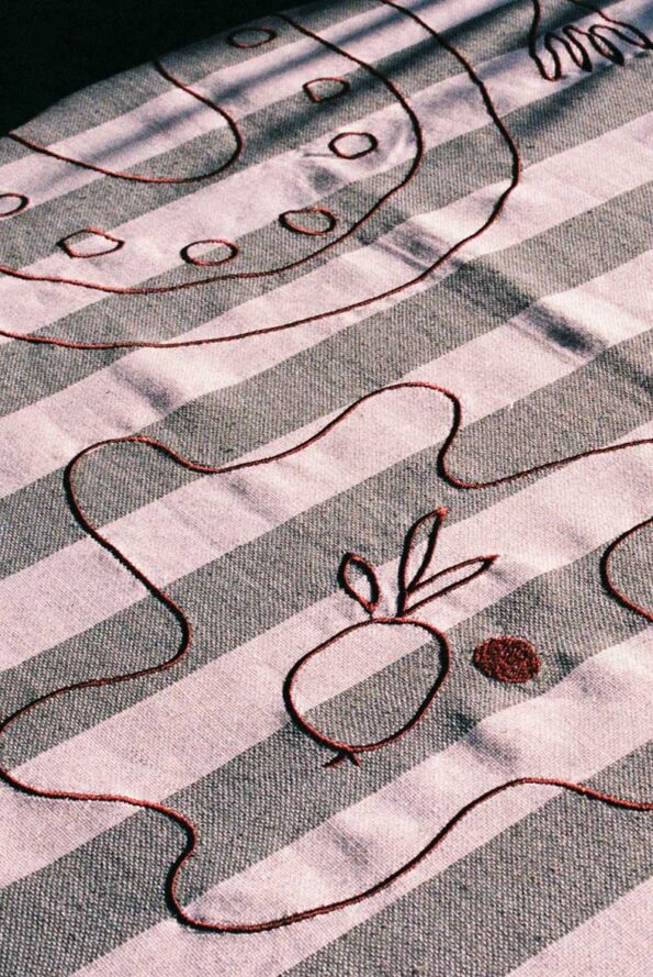 lrnce-textiles-tablelinen-lepicnicgreen-zoom1