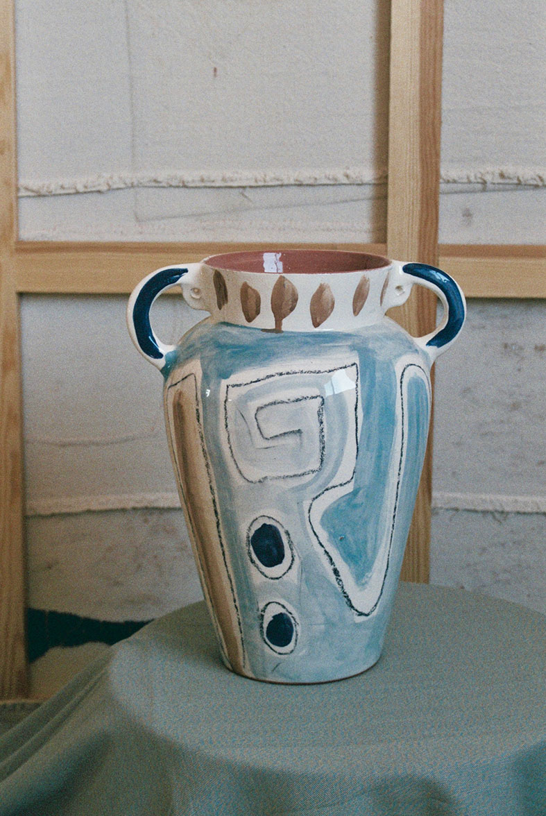 lrnce-ceramics-vases-lovevase4