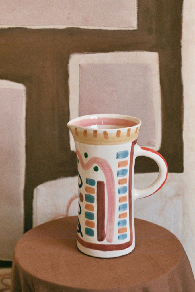 lrnce-ceramics-jugs-larous-