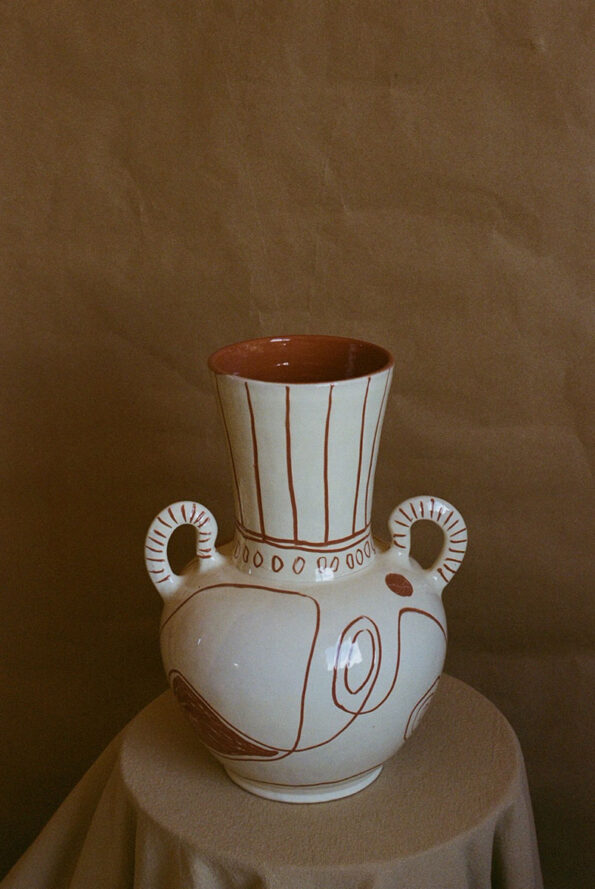 lrnce-ceramics-vases-raisa1