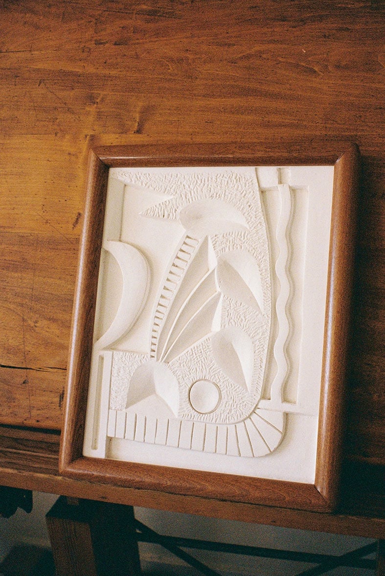 lrnce-framedartwork-plaster-qamar