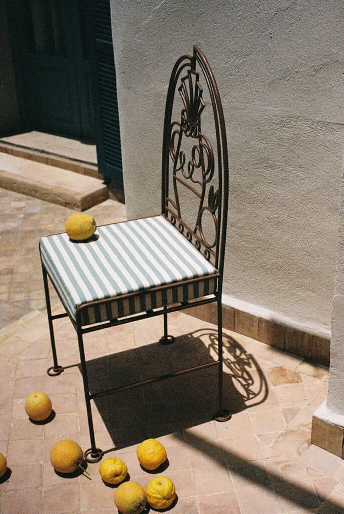 lrnce-objects-chairs-hydria
