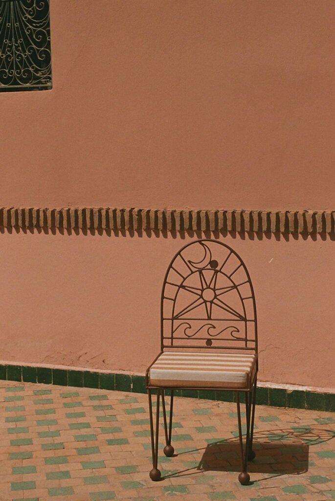 lrnce-objects-chairs-moon