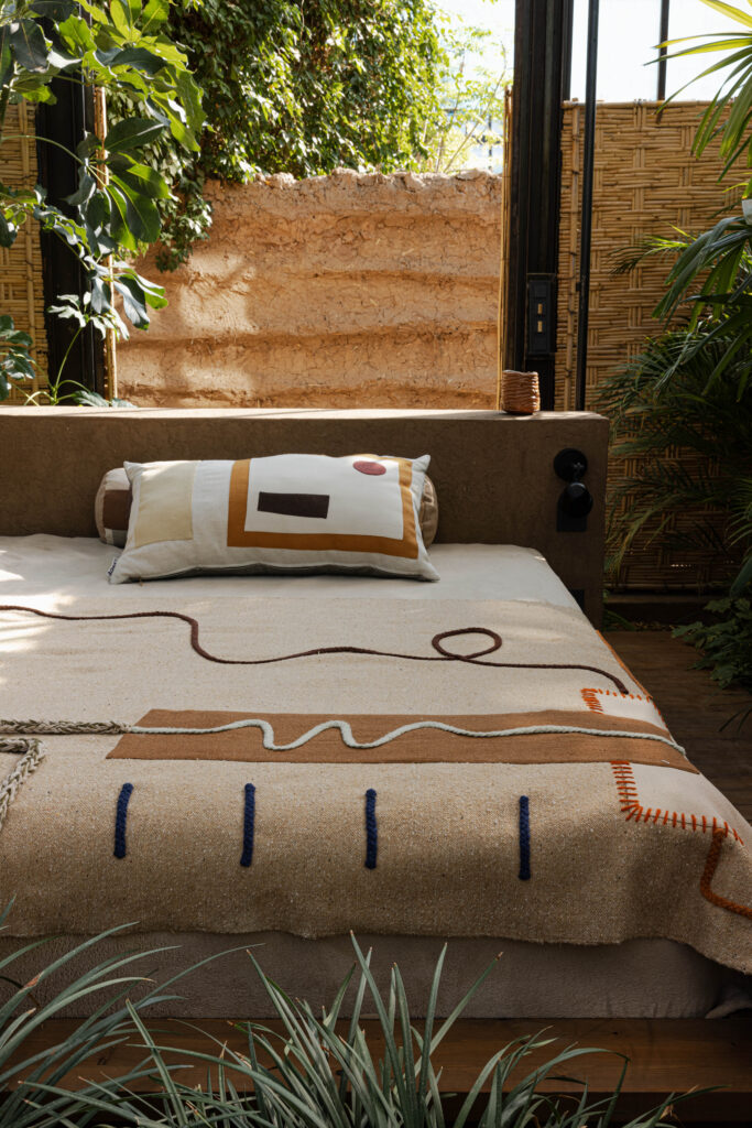 lrnce-textiles-blankets-meandros-