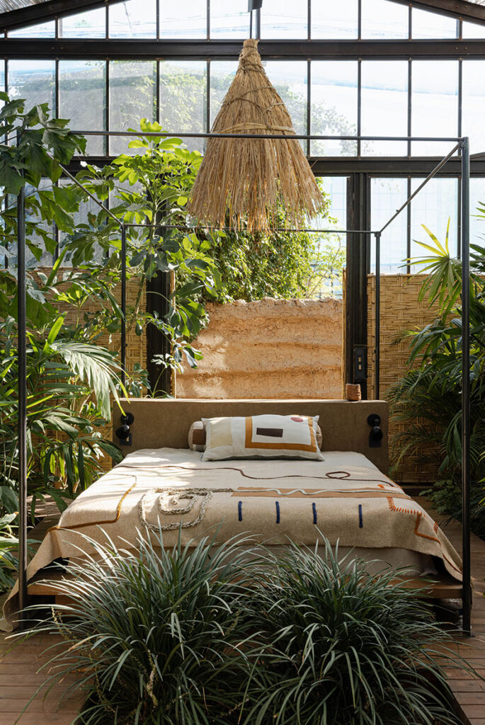 lrnce-textiles-blankets-meandros